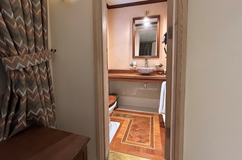 Cabin bathroom aboard Queen of Egypt