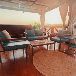 Open-air salon aboard Queens by TIME