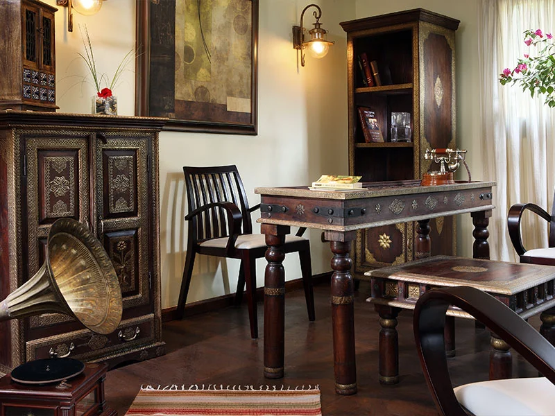 Lounge and dining room aboard Sonesta Amirat