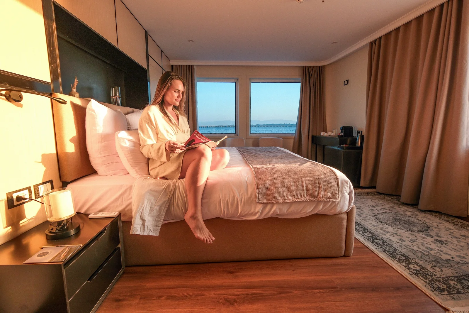 Premium suite aboard Swan Dahabiya