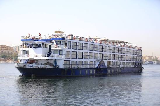Deluxe cabin with private balcony on MS Al Nabilatan