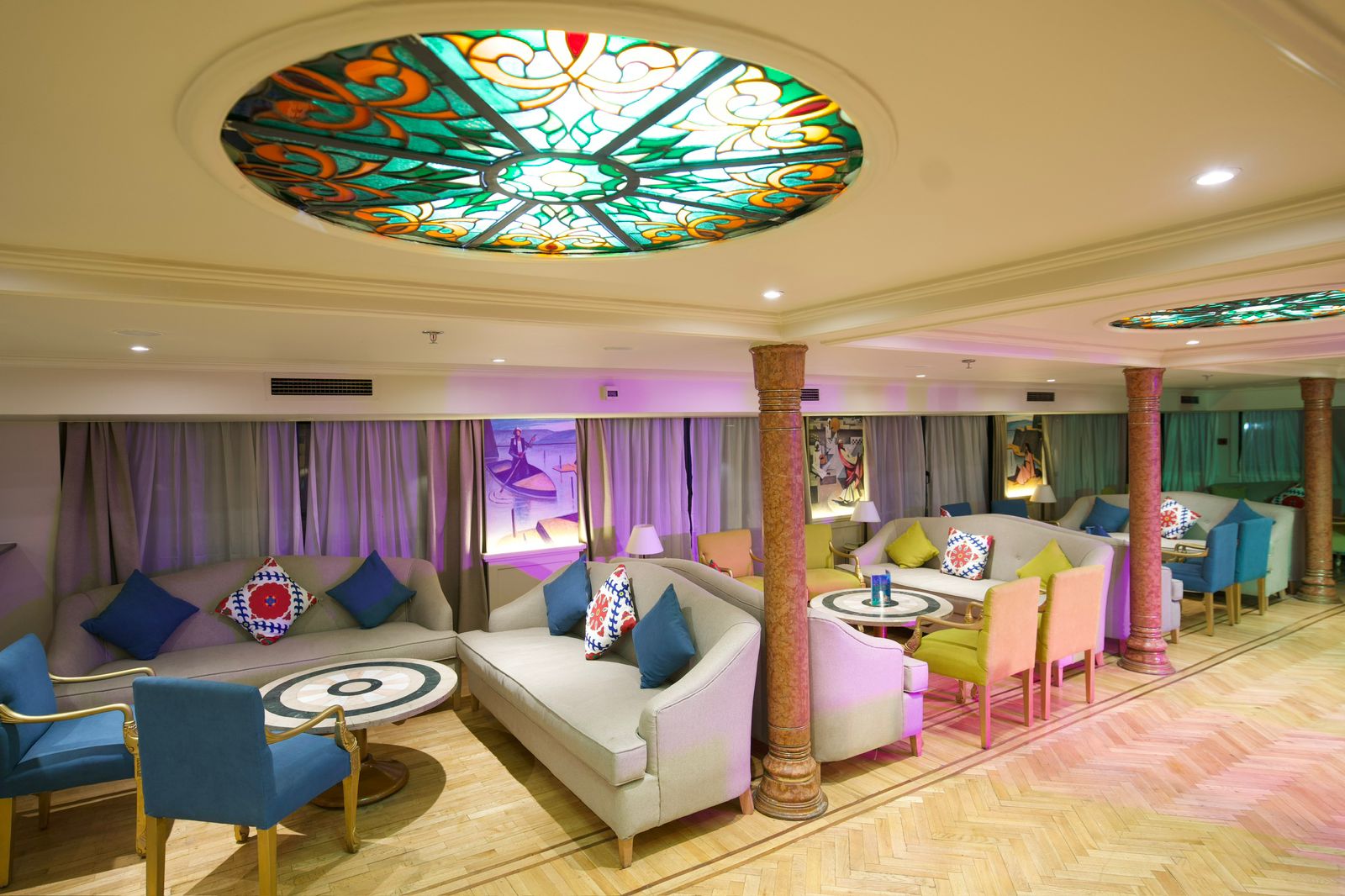 Lounge-bar on M/S King of Thèbes