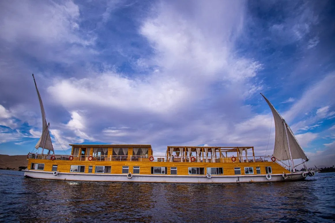 Panoramic Suite with private terrace on the Akhenaton Dahabiya
