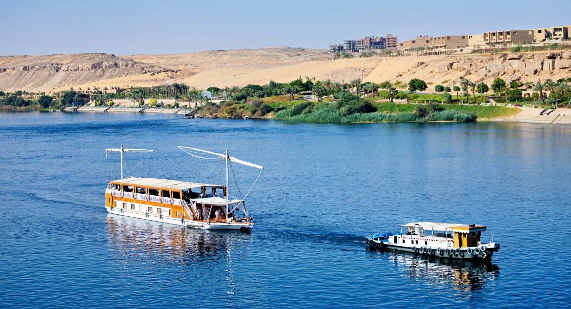 Riverside relaxation aboard the Amoura Dahabiya